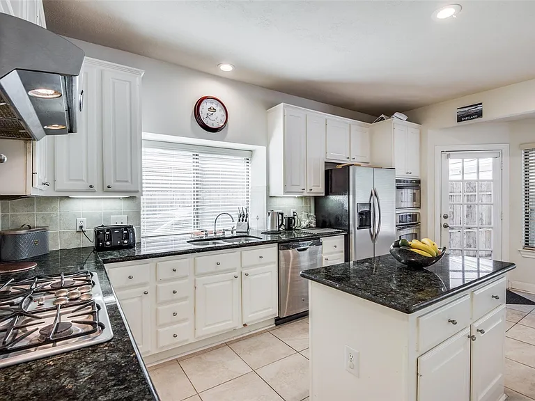 14202 Scarborough Fair St — Photo 18