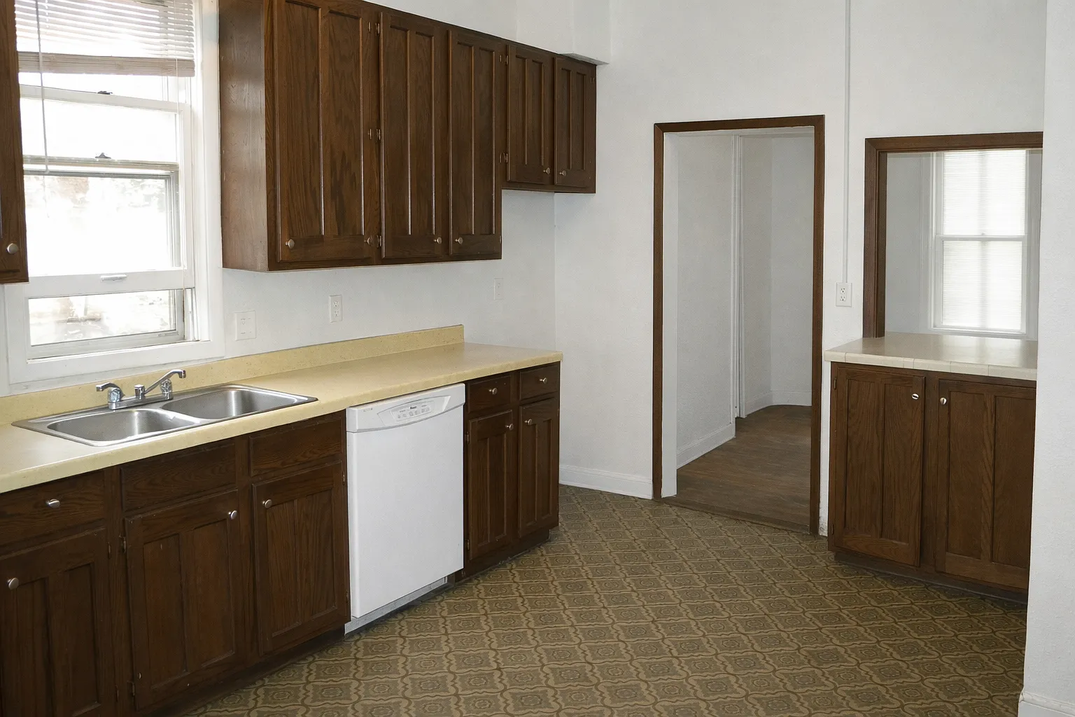 8 bed, 2130 sqft, $4,200 — Photo 3