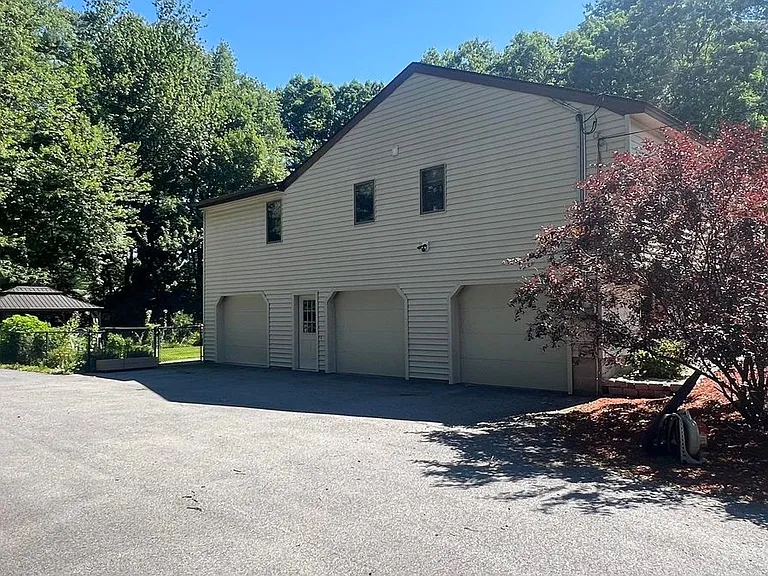 3 Shady Ln — Photo 4