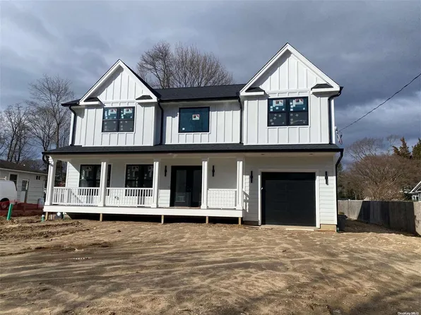 236 7th Avenue, Saint James, NY 11780