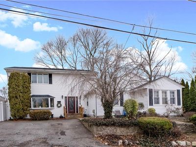 11 Oakhurst Ave, North Providence, RI, 02911