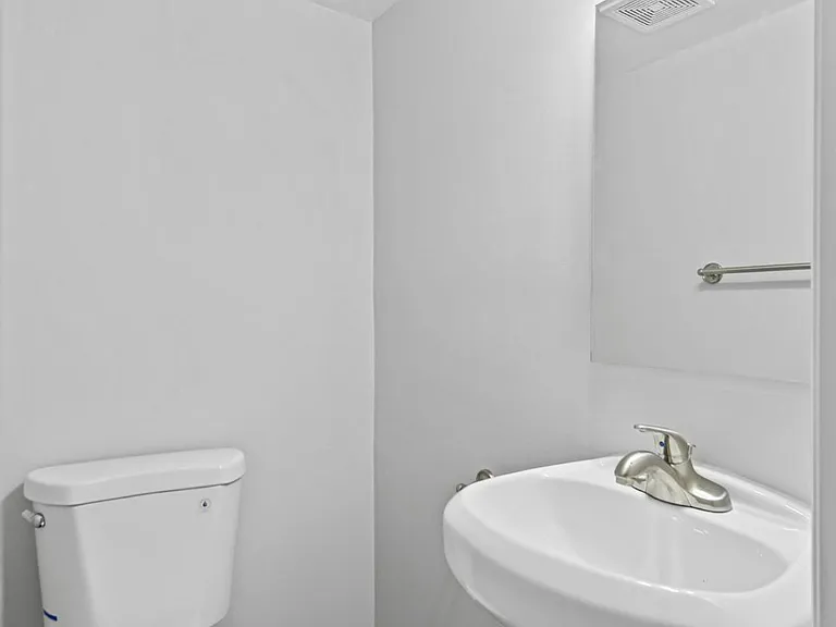 clean-bathroom-Village-of-Carrollwood