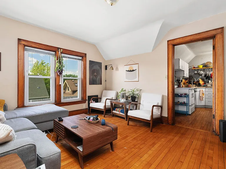 615 S Baldwin St — Photo 3
