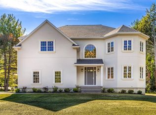 154 Chestnut St, Lynnfield, MA 01940