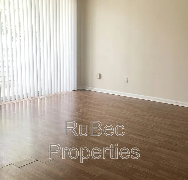 9617 Vinca Cir #E — Photo 2