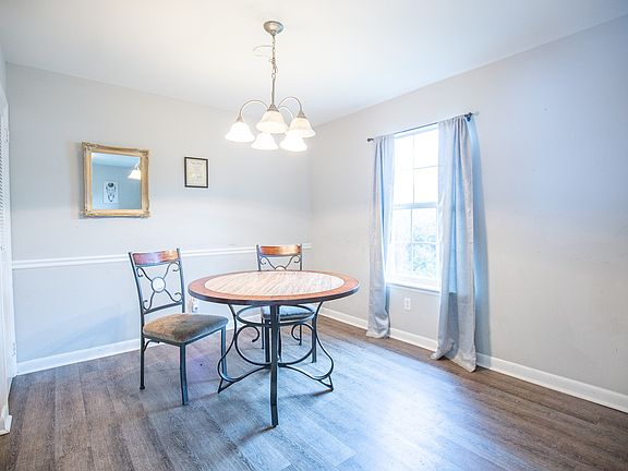 5th image of 1349 Bellshire Terrace Dr