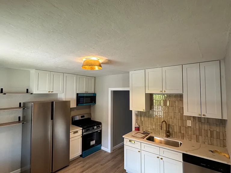 449 Norton St #A — Photo 2