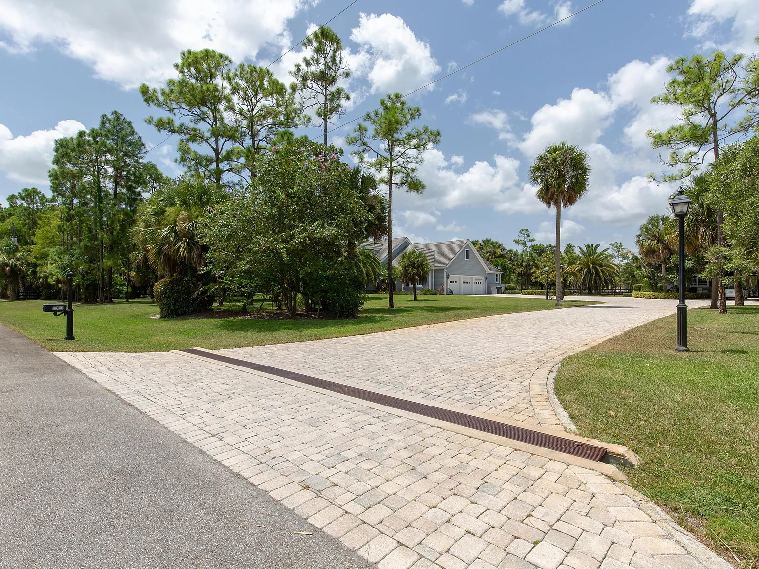 3 bed, 3.5 bath, 3802 sqft, $15,000 — Photo 2