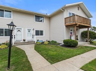 527 Eastbrooke Ln, Rochester, NY 14618