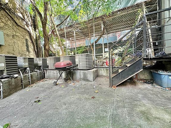 3rd image of 17 Garden St #1F