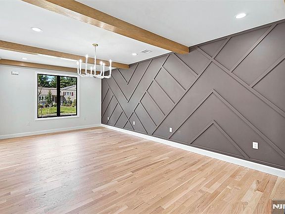 4th image of 295 Georgian Drive