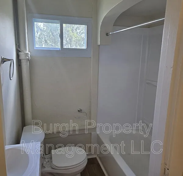 222 Vine St — Photo 4