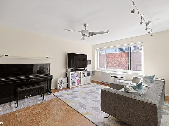 5th image of 100 W 89th St APT 6C