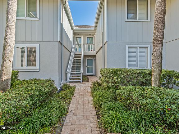3rd image of 610 SUMMER PLACE