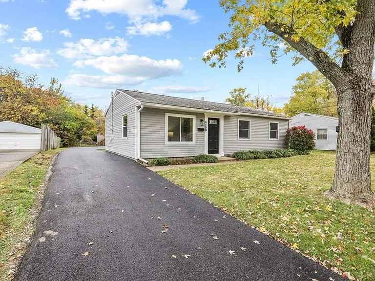 4450 Darley Ct — Photo 2