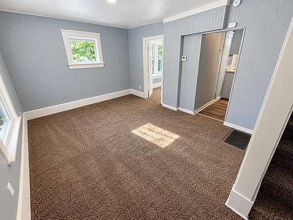 4th image of 155 W Tallmadge Ave