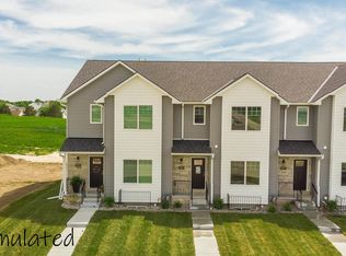 9557 Duckhorn Dr, Lincoln, NE 68526