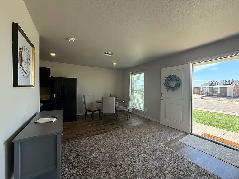 2608 Winfield Ave — Photo 3