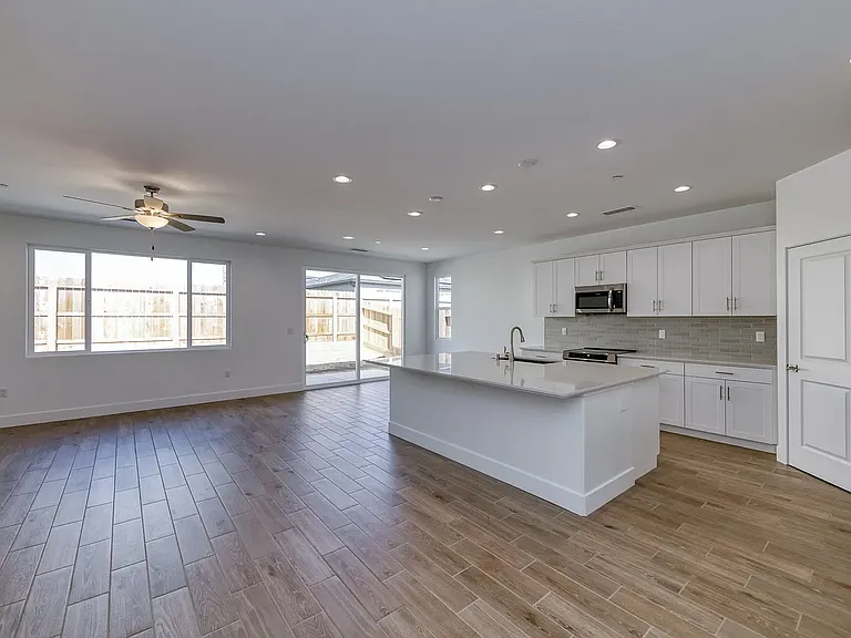 2858 E Corteza Dr — Photo 6