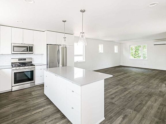 3rd image of 3654 SE 67th Ave Unit A
