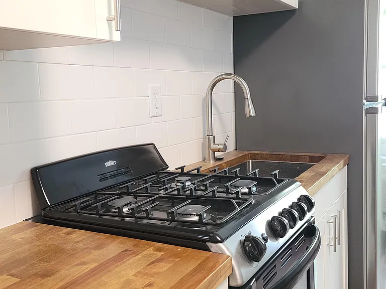 205 Oskaloosa St #203 — Photo 1