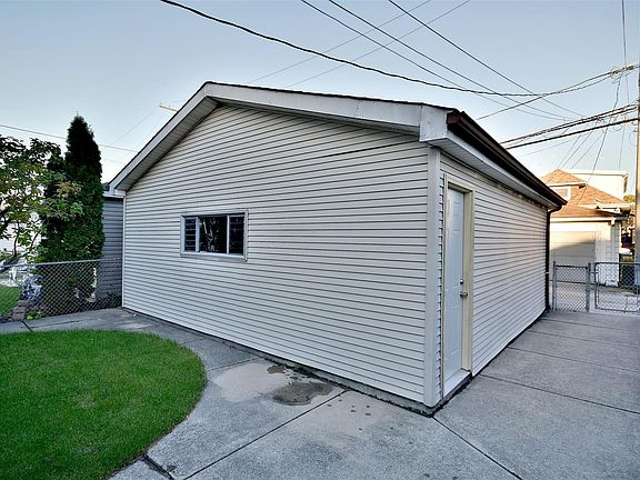4th image of 4333 N Marmora Ave