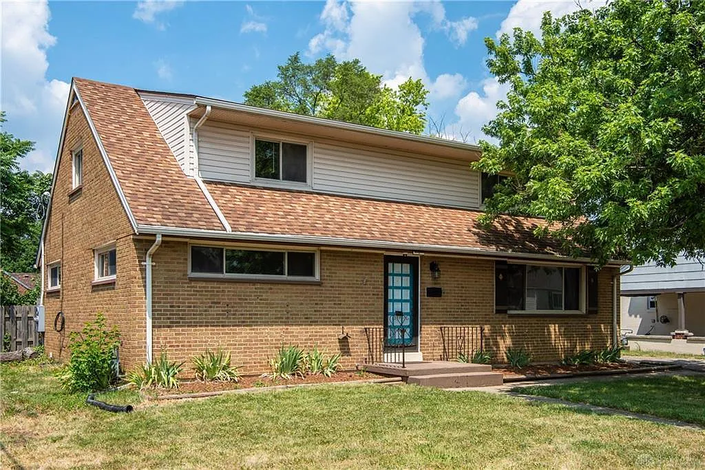 611 Winston Dr — Photo 1