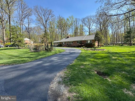2nd image of 4318 Pinetree Rd