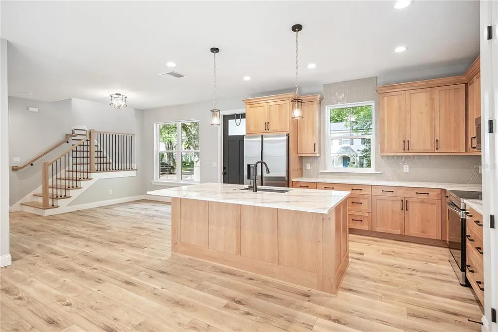 5 bed, 5.5 bath, 3269 sqft, $5,800 — Photo 3