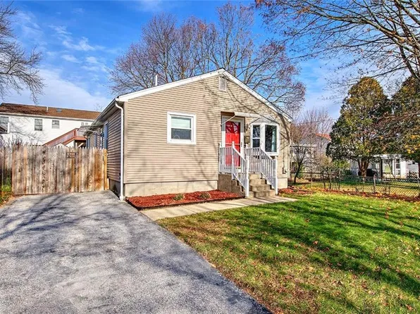 72 Vermont St, Cranston, RI 02920
