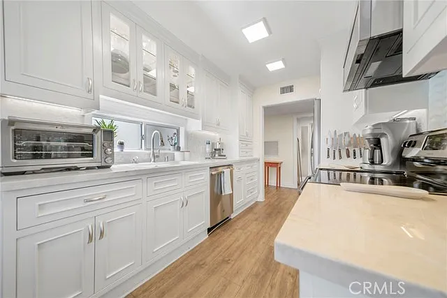 5301 Balboa Blvd #C6 — Photo 4