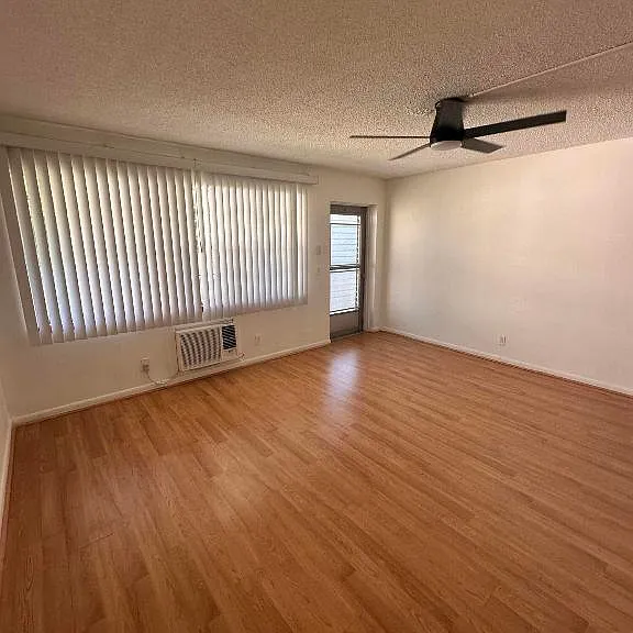 226 W Canterbury Dr #J — Photo 7