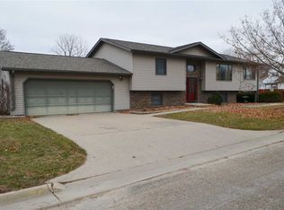 15 Mozart St, Guttenberg, IA 52052