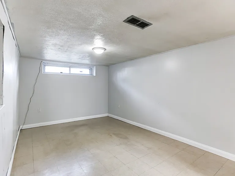 2563 Kingston Rd #BASEMENT — Photo 3