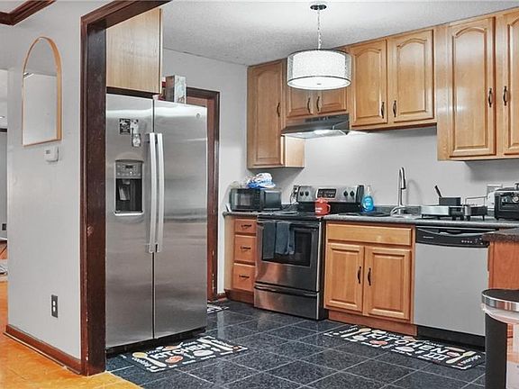 4th image of 8820-22 Morrison Rd