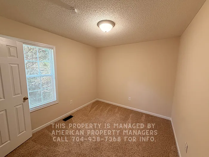 901 Hoke St — Photo 12