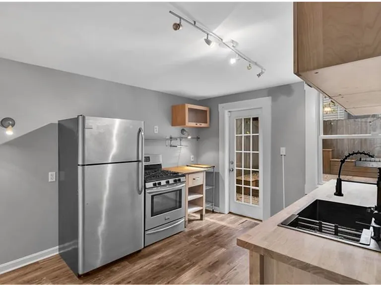 602 Middle St — Photo 12