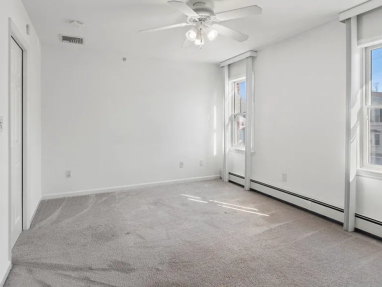 27 Woodside Ave #B — Photo 9