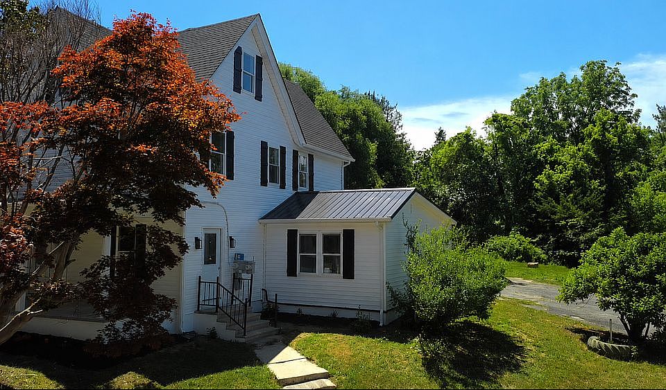 1st image of 224 Main St