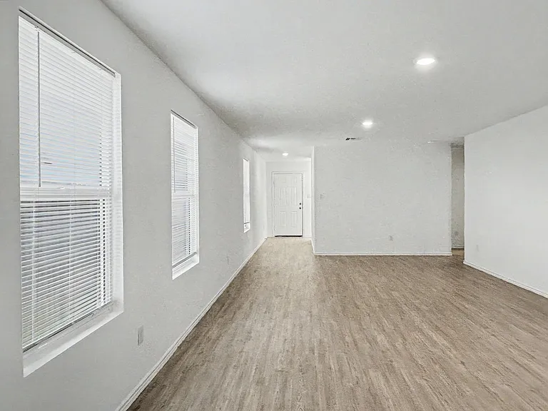 9211 Saint Jerome — Photo 12