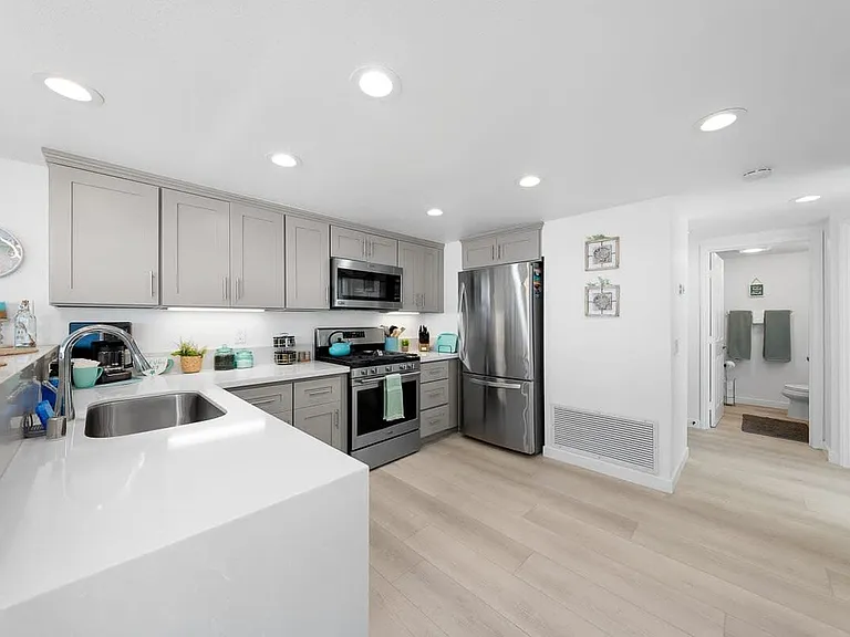 3901 Ocean Front Walk — Photo 5