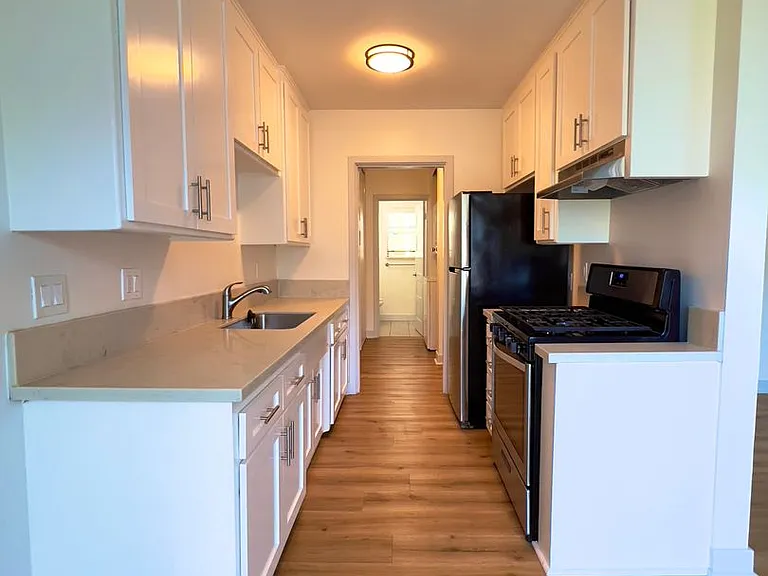 1142 1st Street — Photo 7