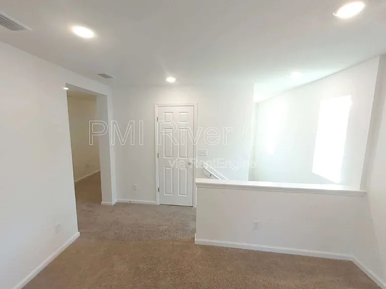 227 Boulder Ln — Photo 9