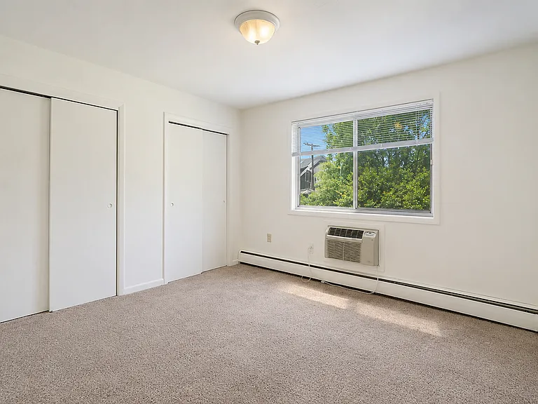 Foxhall Terrace — Photo 97