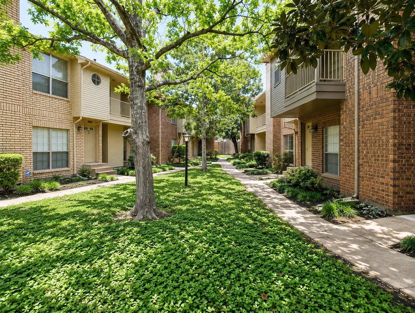 2 bed, 2.5 bath, 1225 sqft, $1,650 — Photo 2