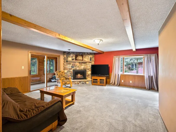 215 S Pine Cir, Whitewater, WI 53190