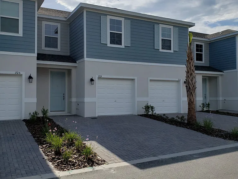 729 Maple Oak Dr — Photo 2