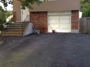 55 Concord Rd, Shirley, NY 11967