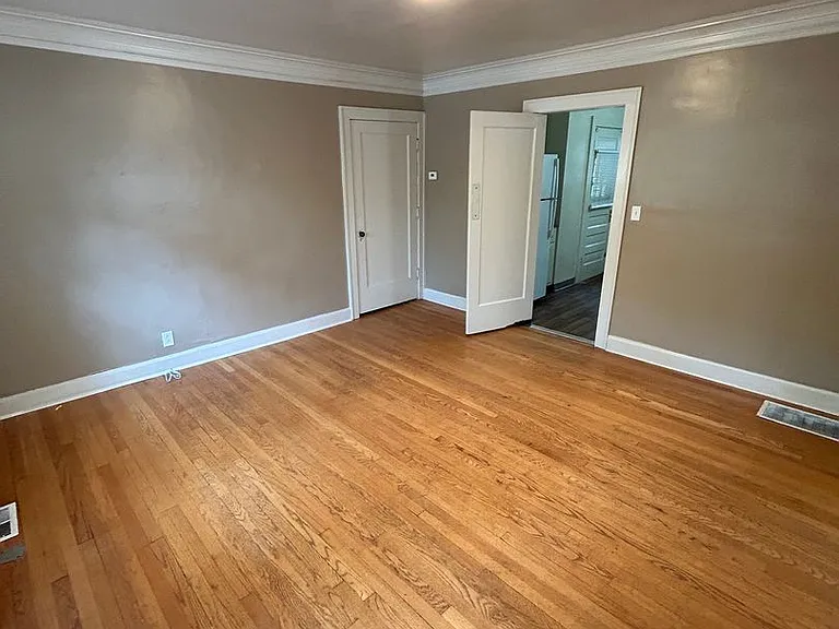 5446 Charlotte St — Photo 8