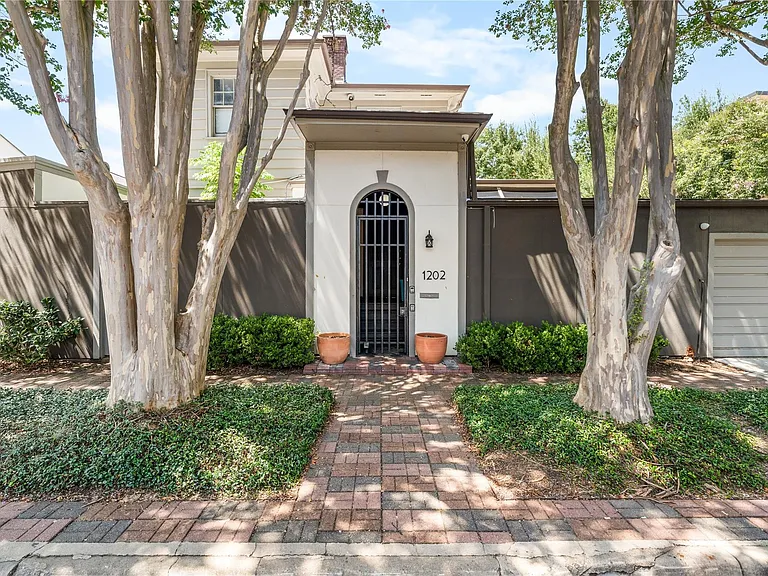 1202 Hawthorne St — Photo 1